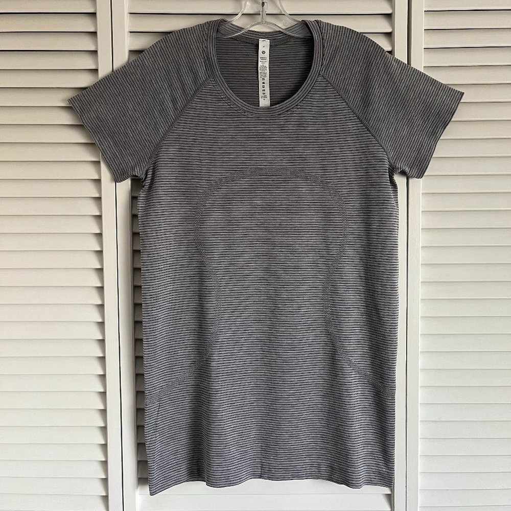 Lululemon Swiftly Tech Short Sleeve Shirt 2.0 Grey, Black & White Stripe size 8